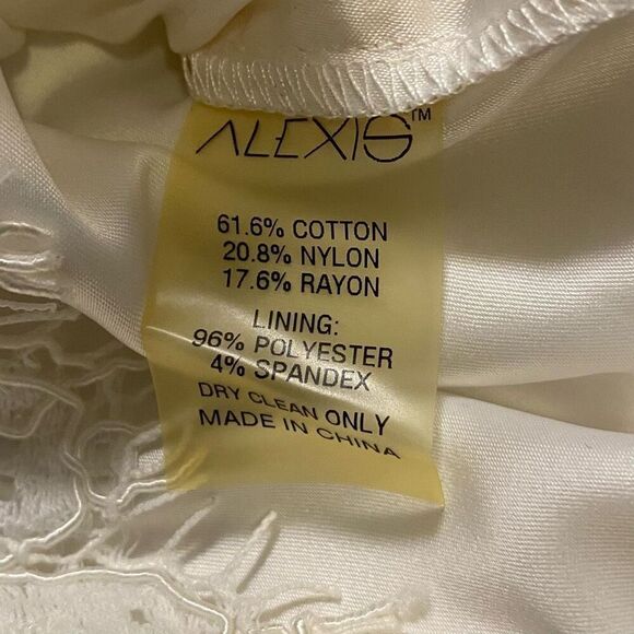 ALEXIS Layla Off The Shoulder Velvet Accent Lace Bell Sleeve Romper Size Small - Picture 4 of 5